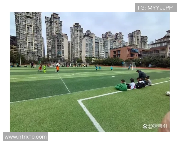 在绿茵场上追逐梦想的小学生足球之旅 在绿茵场上追逐梦想的小学生足球之旅